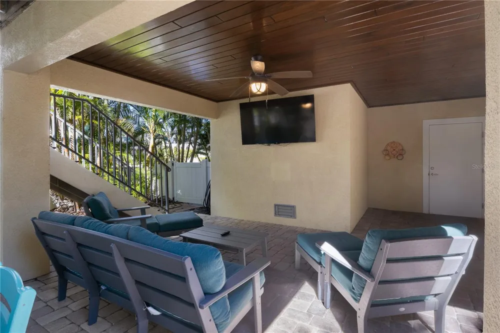 6908 HOLMES BOULEVARD Holmes Beach, FL 34217