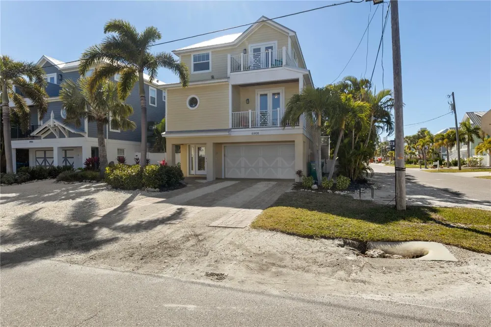 6908 HOLMES BOULEVARD Holmes Beach, FL 34217