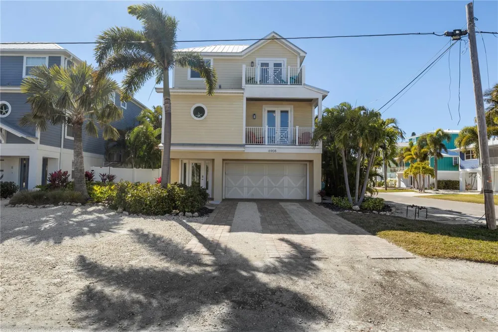 6908 HOLMES BOULEVARD Holmes Beach, FL 34217