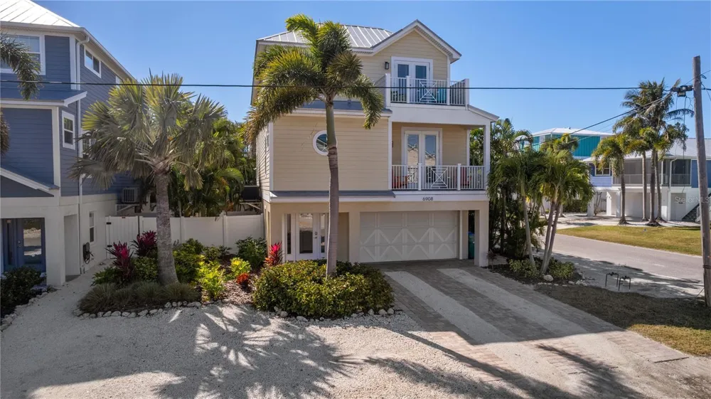 6908 HOLMES BOULEVARD Holmes Beach, FL 34217