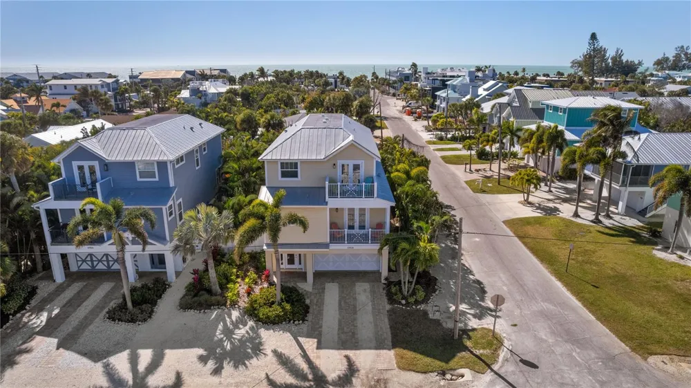 6908 HOLMES BOULEVARD Holmes Beach, FL 34217