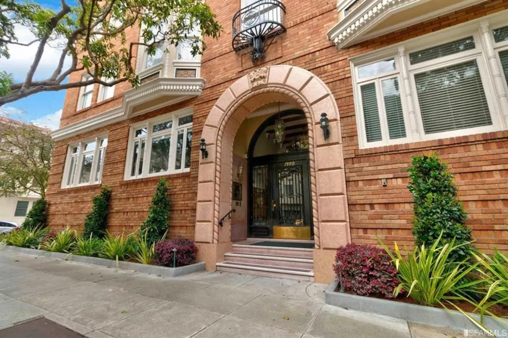 1990 Green Street #107