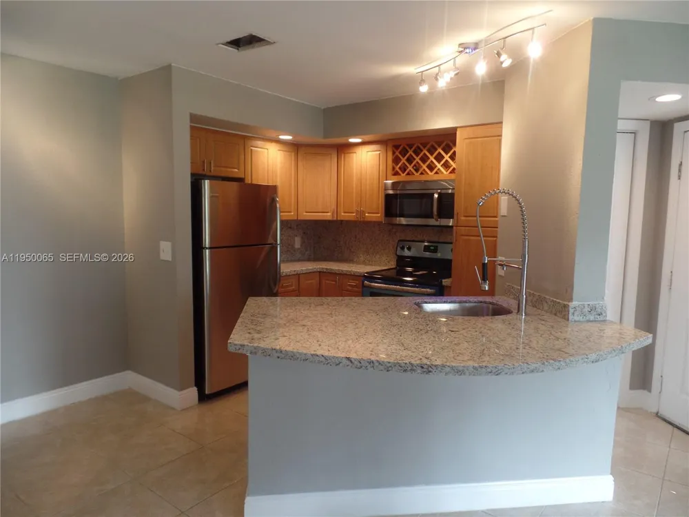 3350 Pinewalk Dr N #1415