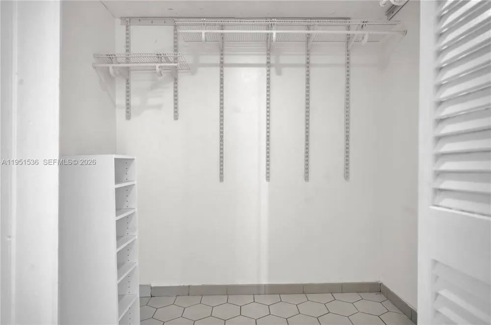 11111 Biscayne Blvd #21C Miami, FL 33181