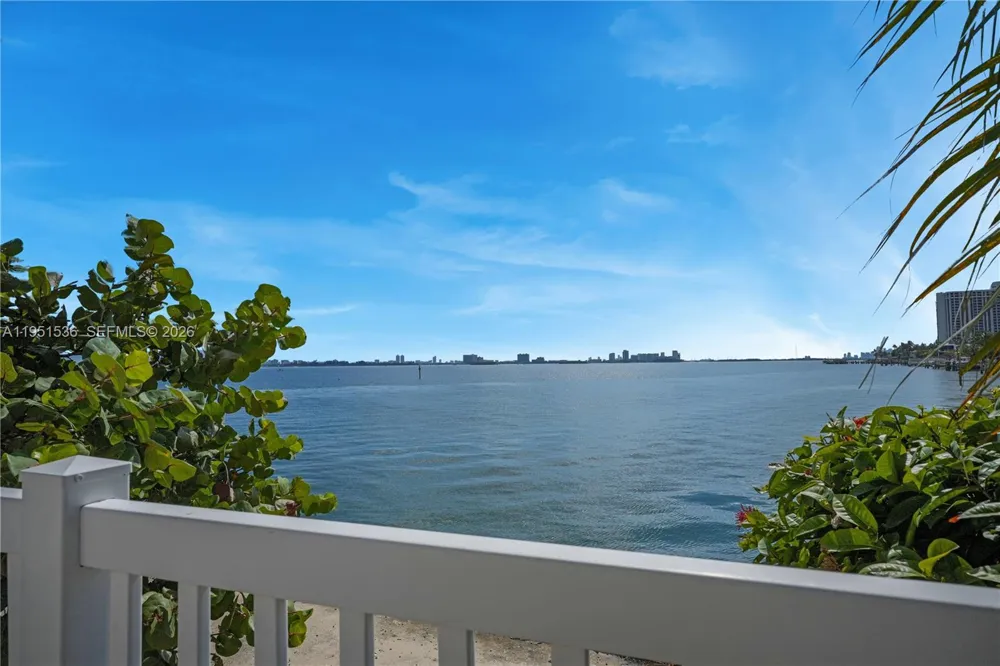 11111 Biscayne Blvd #21C Miami, FL 33181