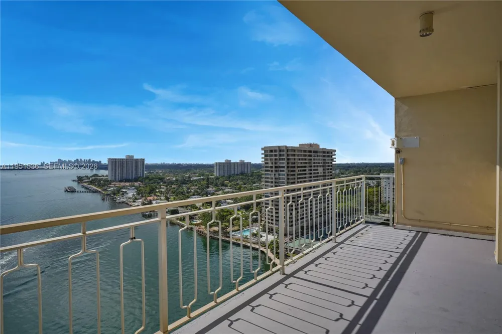 11111 Biscayne Blvd #21C Miami, FL 33181