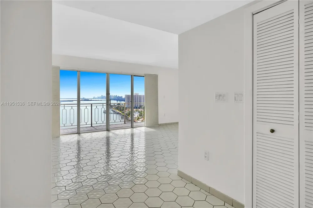 11111 Biscayne Blvd #21C Miami, FL 33181