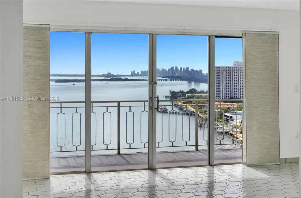 11111 Biscayne Blvd #21C Miami, FL 33181