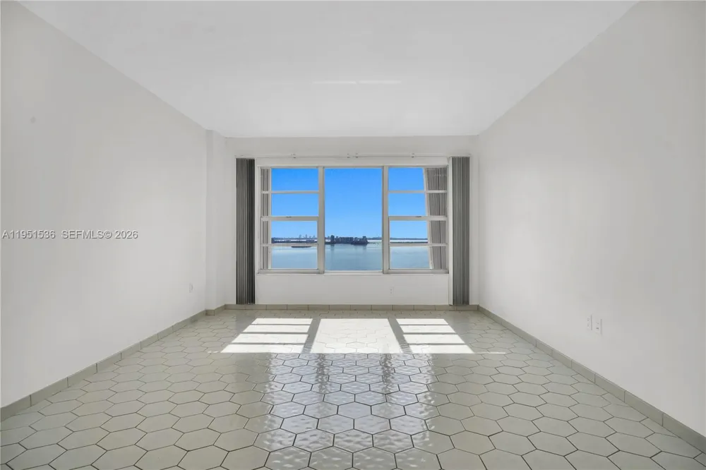 11111 Biscayne Blvd #21C Miami, FL 33181