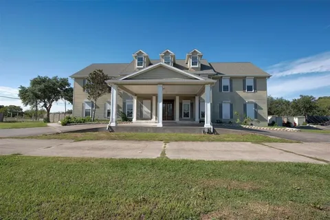 2293 E Bayshore Drive