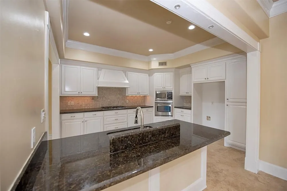 2293 E Bayshore Drive San Leon, TX 77539