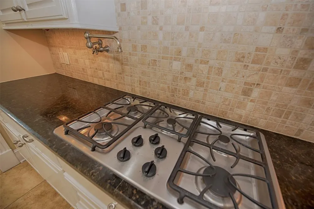 2293 E Bayshore Drive San Leon, TX 77539