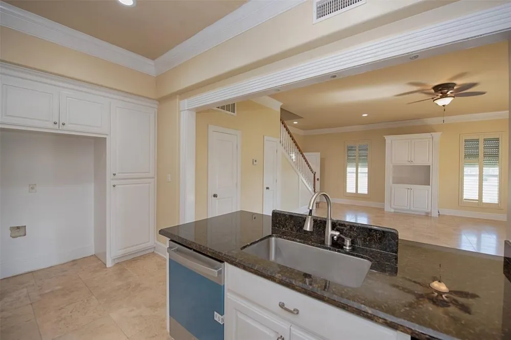 2293 E Bayshore Drive San Leon, TX 77539