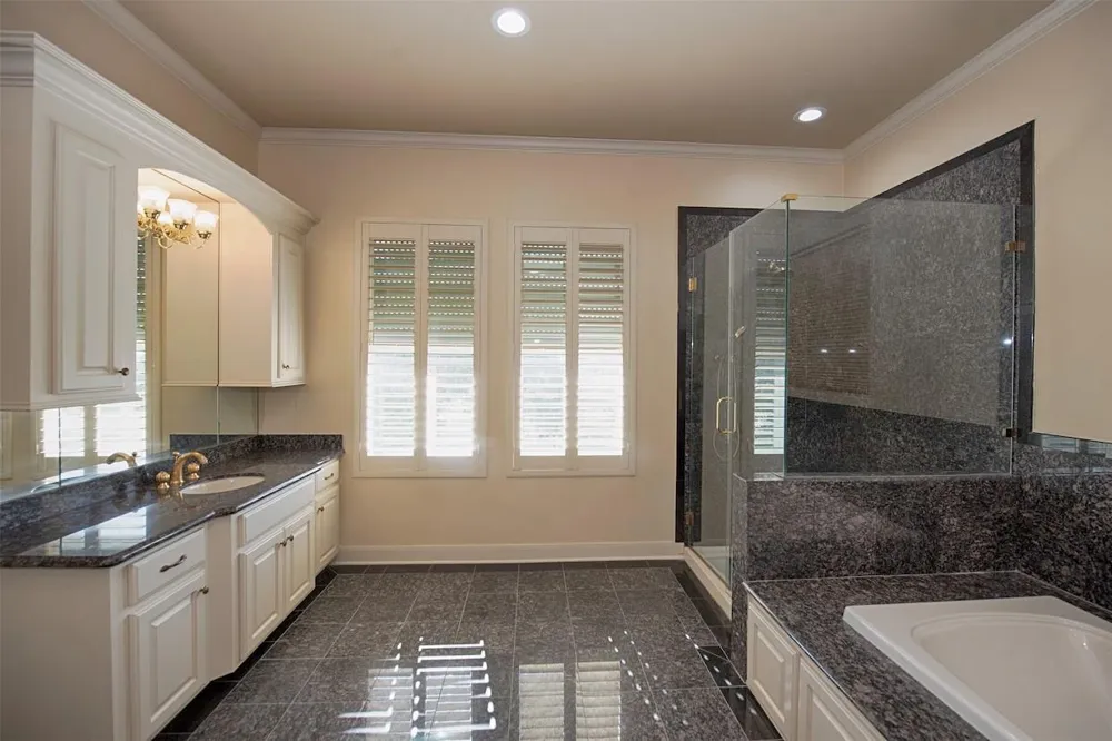 2293 E Bayshore Drive San Leon, TX 77539
