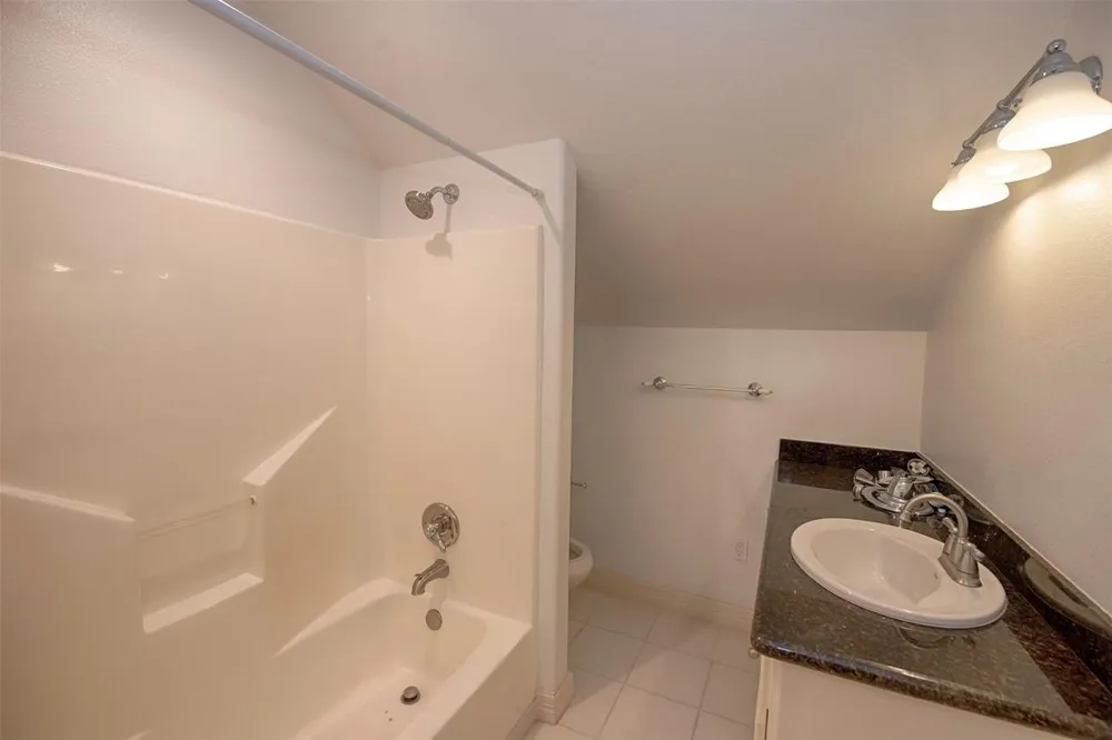 2293 E Bayshore Drive San Leon, TX 77539