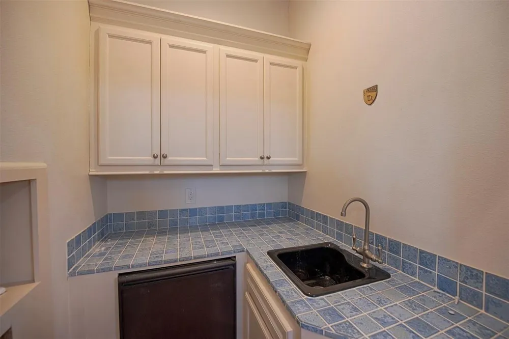 2293 E Bayshore Drive San Leon, TX 77539