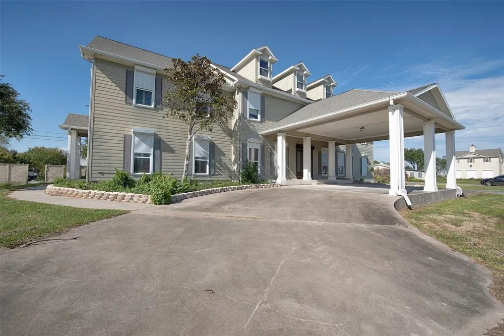 2293 E Bayshore Drive San Leon, TX 77539