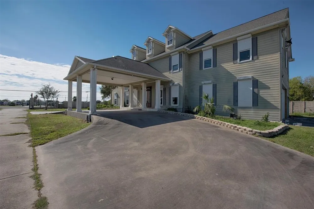 2293 E Bayshore Drive San Leon, TX 77539