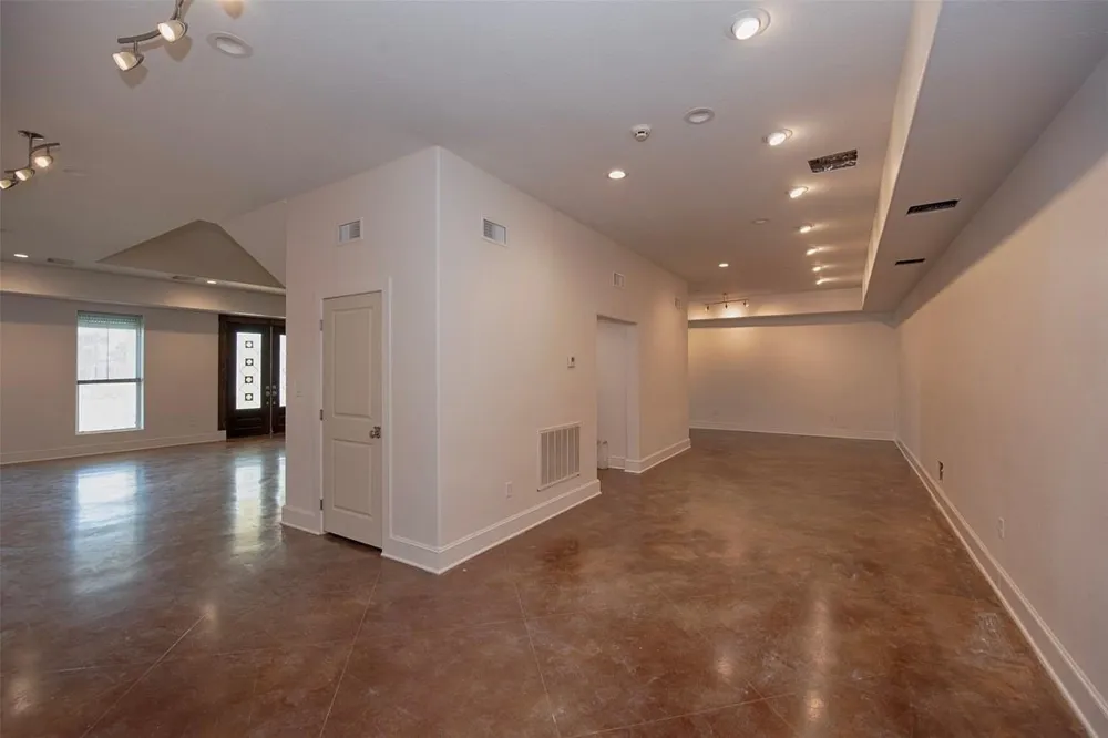 2293 E Bayshore Drive San Leon, TX 77539