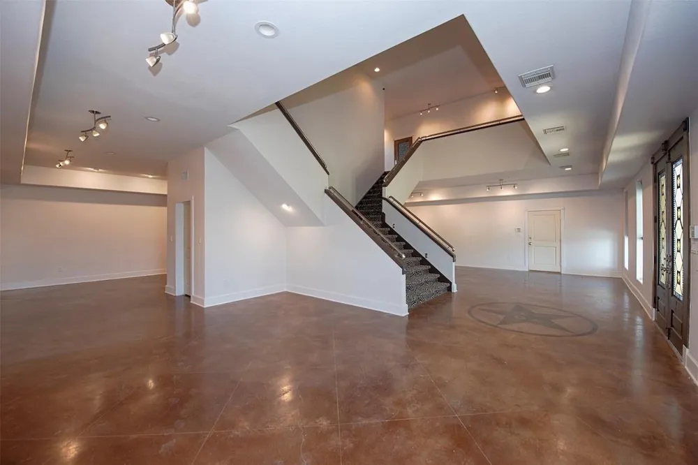 2293 E Bayshore Drive San Leon, TX 77539
