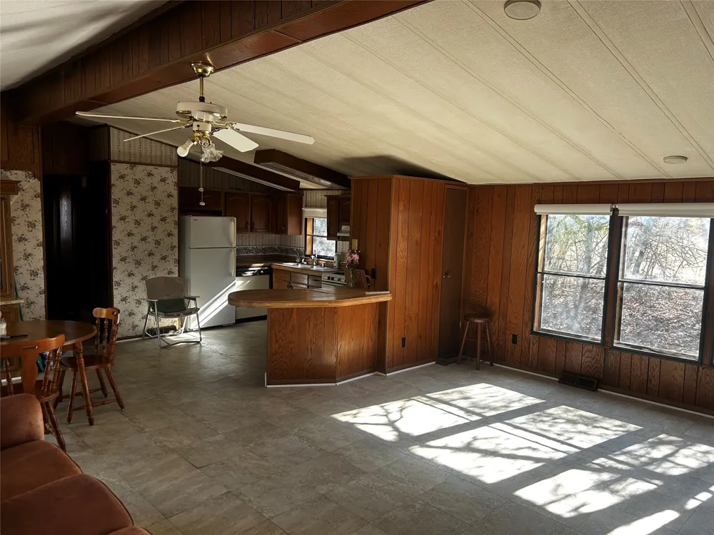 194 Lakeview Court Sunset, TX 76270
