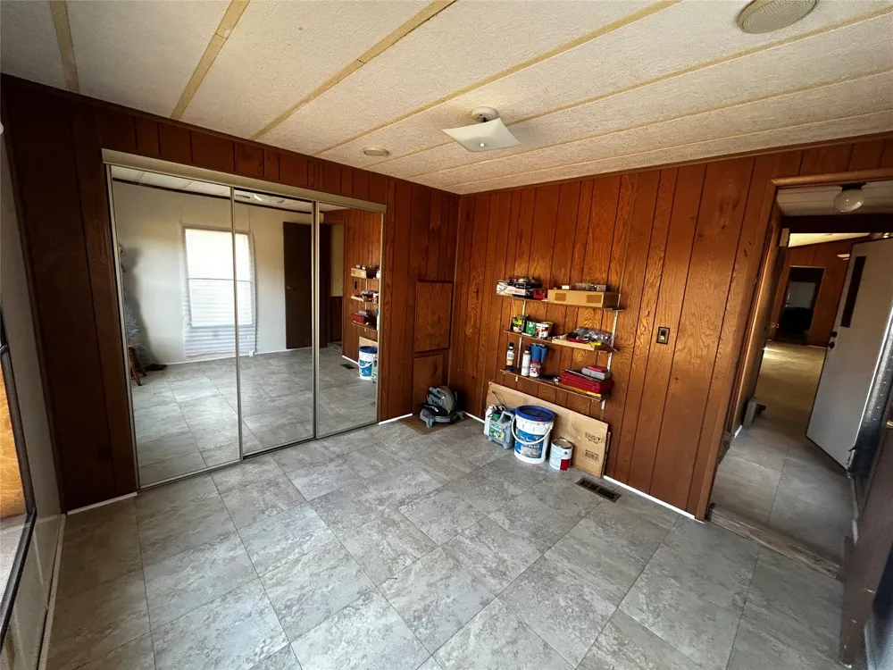 194 Lakeview Court Sunset, TX 76270