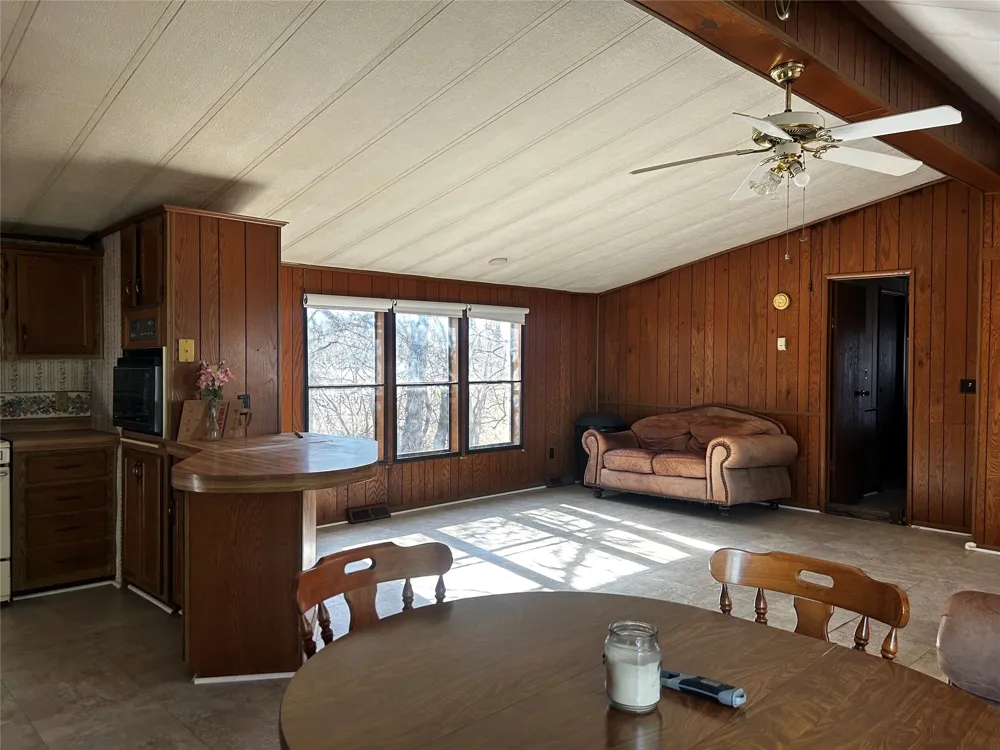 194 Lakeview Court Sunset, TX 76270