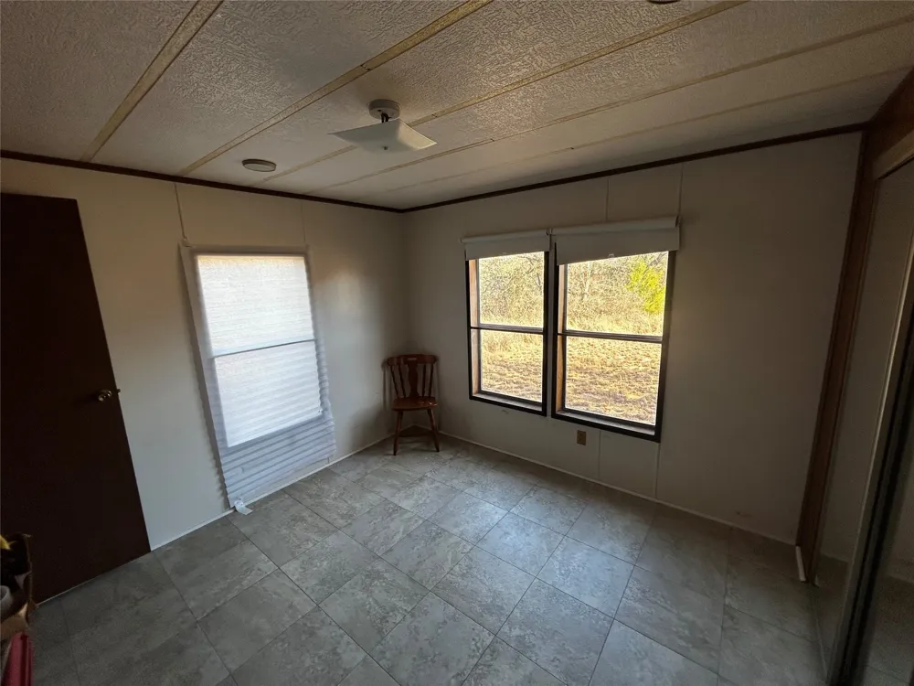 194 Lakeview Court Sunset, TX 76270