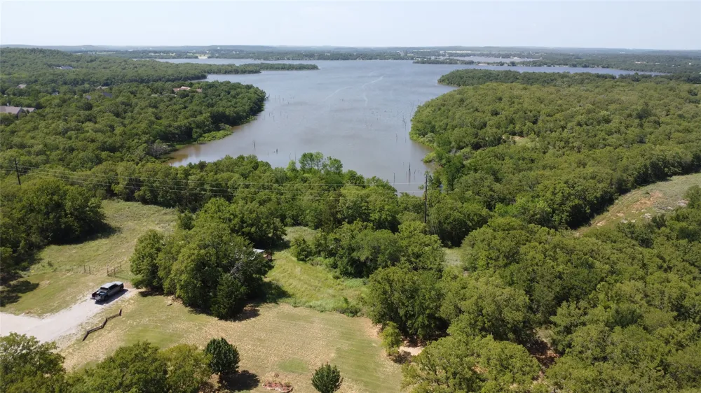 194 Lakeview Court Sunset, TX 76270