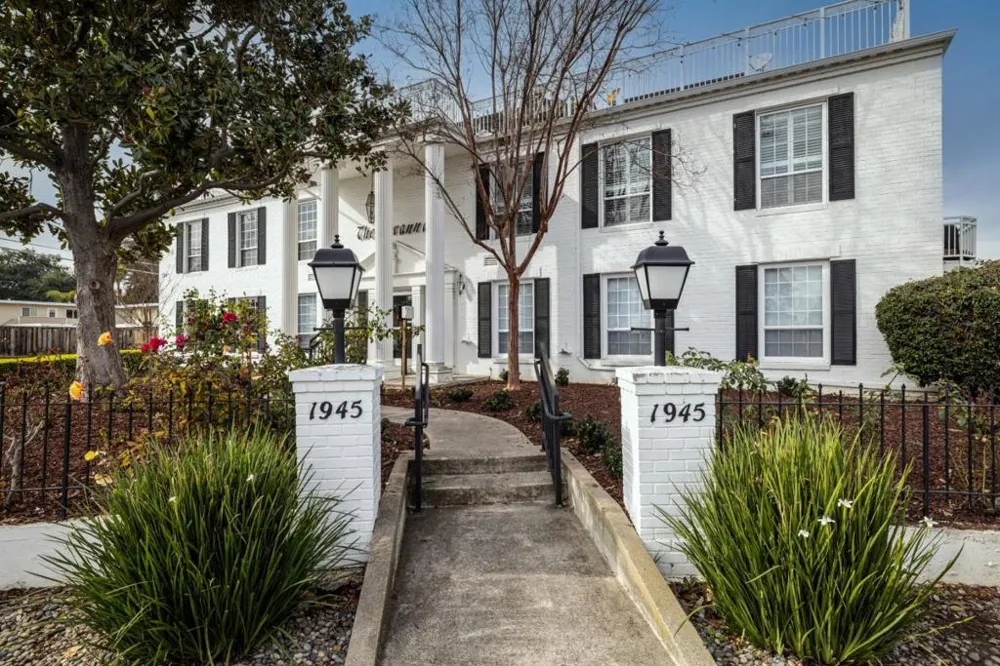 1945 Mount Vernon Court #16