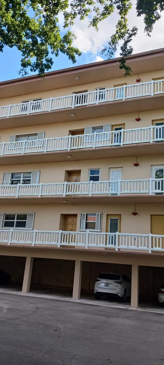 6731 Cypress Rd #310 Plantation, FL 33317