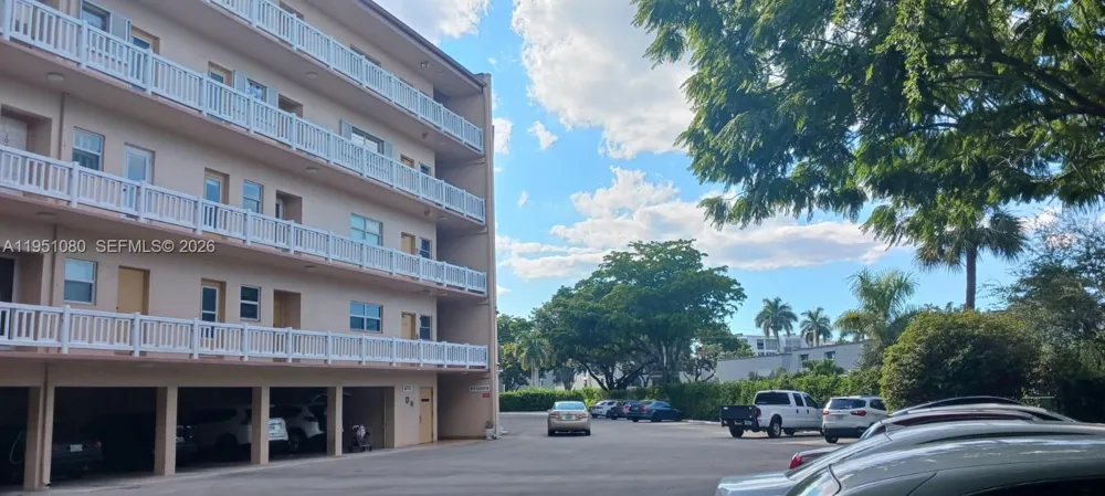 6731 Cypress Rd #310 Plantation, FL 33317