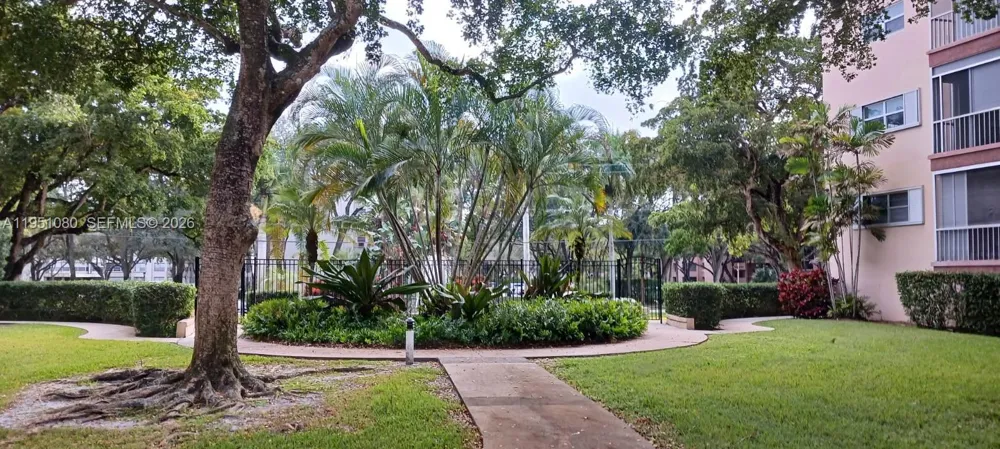 6731 Cypress Rd #310 Plantation, FL 33317