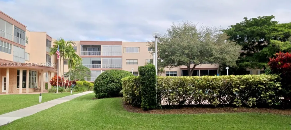 6731 Cypress Rd #310 Plantation, FL 33317
