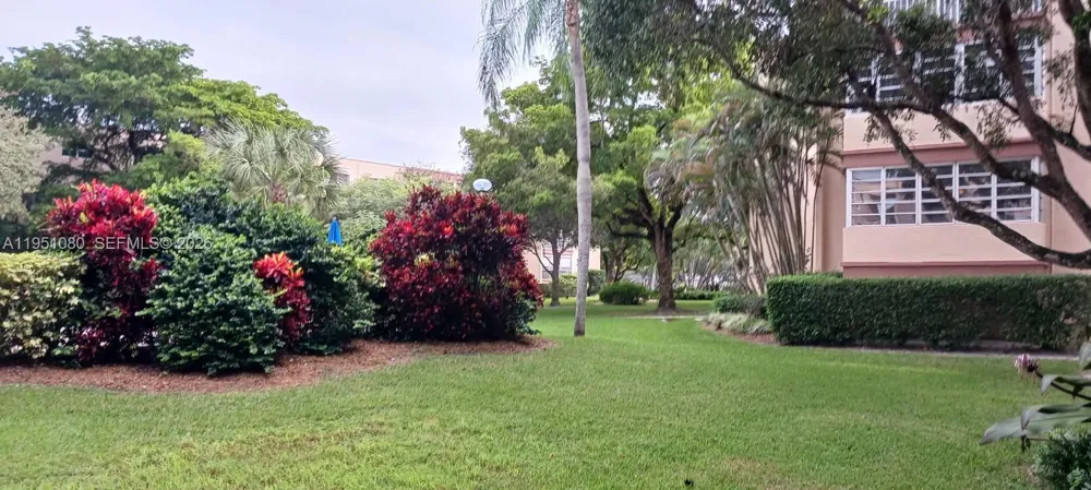 6731 Cypress Rd #310 Plantation, FL 33317