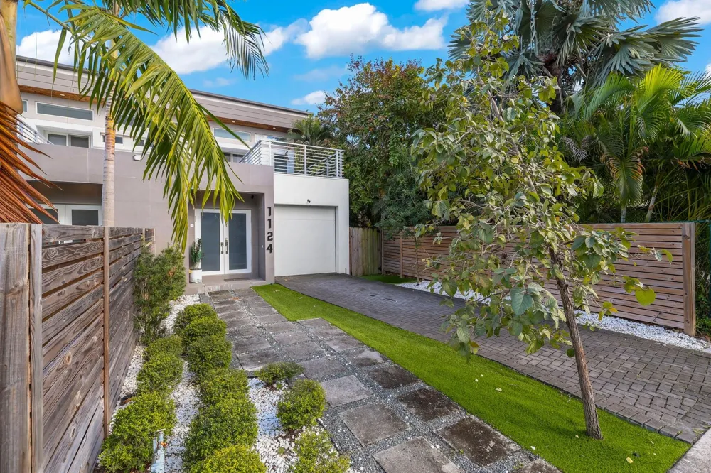 1124 NE 2nd Avenue #1124