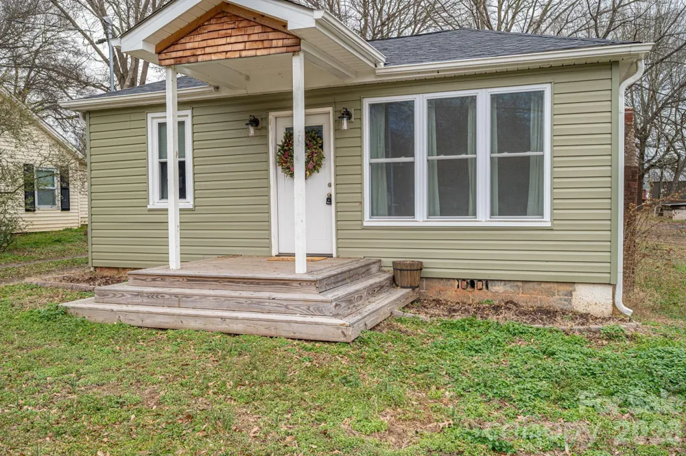 1063 W Hwy 150 Highway