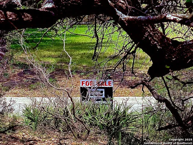7820 VENTURA BOULEVARD Selma, TX 78154