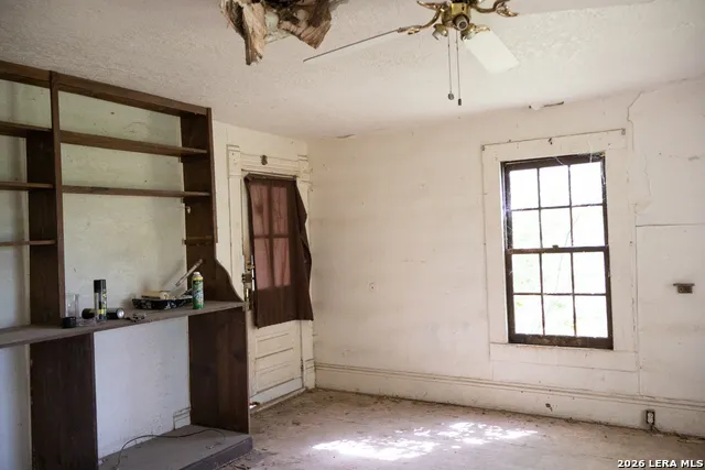 134 Kessler Ln Knippa, TX 78870