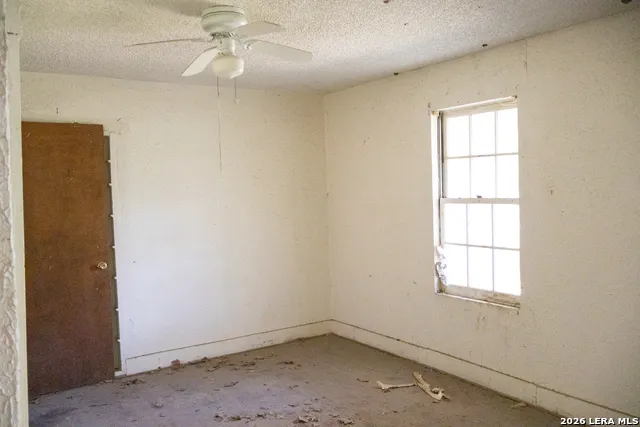 134 Kessler Ln Knippa, TX 78870