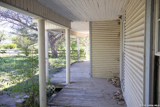 134 Kessler Ln Knippa, TX 78870