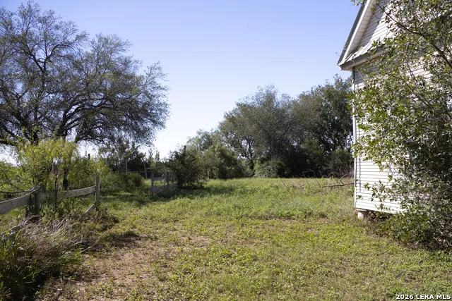 134 Kessler Ln Knippa, TX 78870