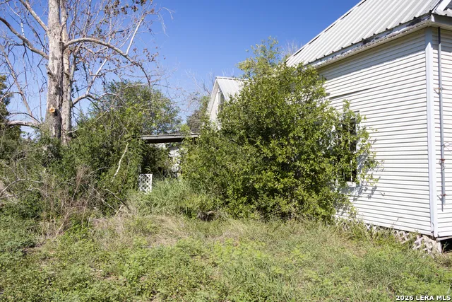 134 Kessler Ln Knippa, TX 78870
