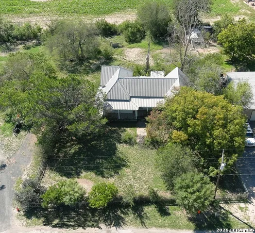 134 Kessler Ln Knippa, TX 78870