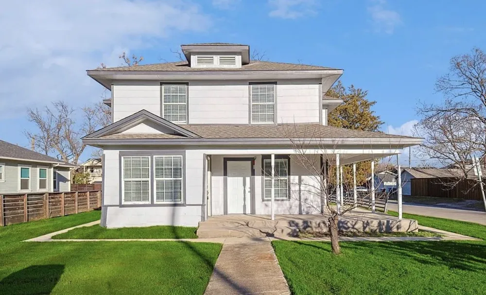 702 Edgefield Avenue