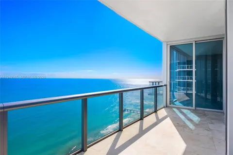 17001 Collins Ave #4208