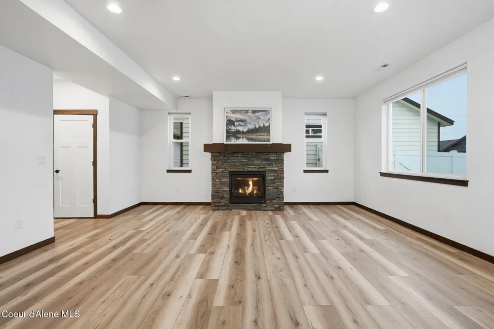 8323 W Splitrail Avenue Rathdrum, ID 83858