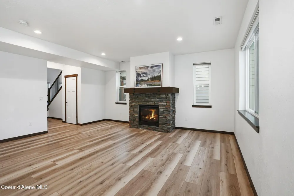 8323 W Splitrail Avenue Rathdrum, ID 83858