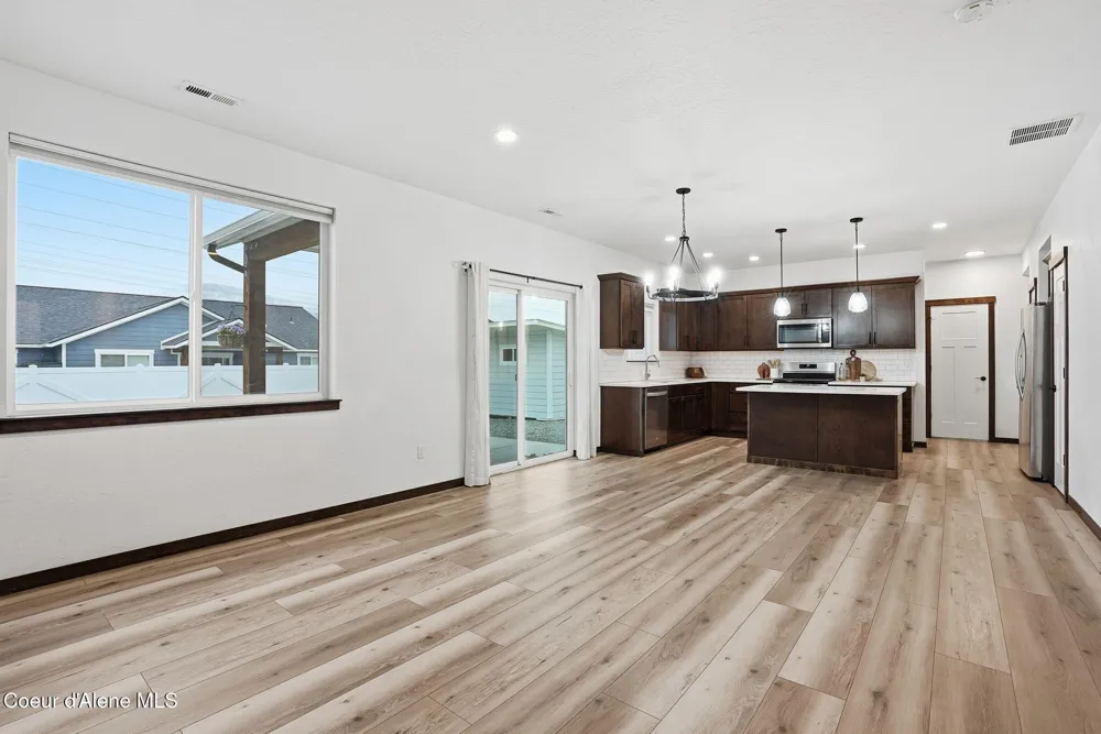 8323 W Splitrail Avenue Rathdrum, ID 83858