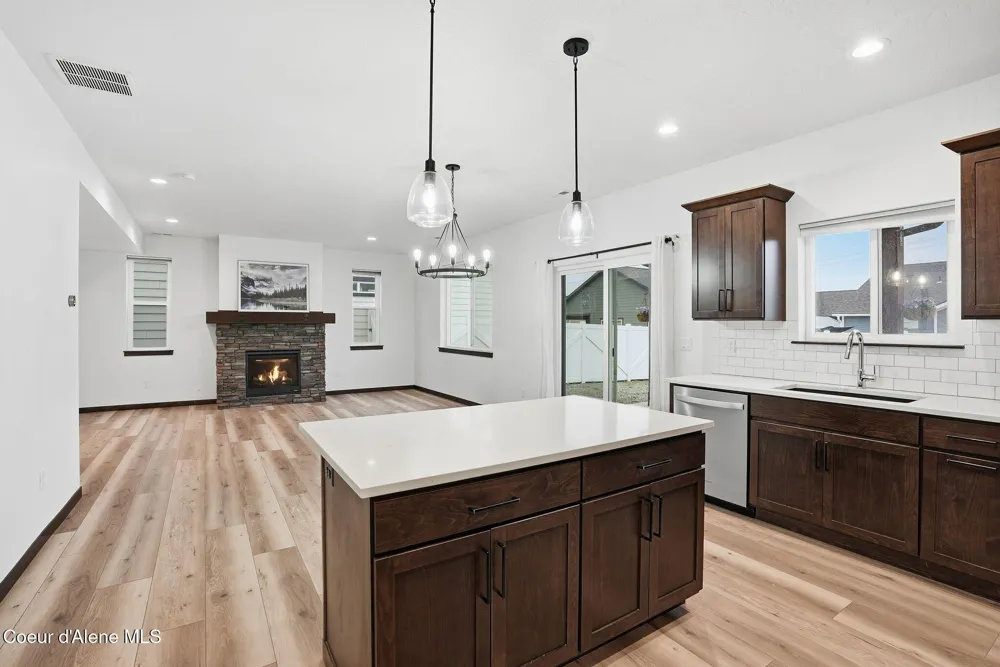 8323 W Splitrail Avenue Rathdrum, ID 83858